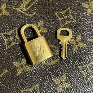 Authentic LV Lock & Key #314 🔐